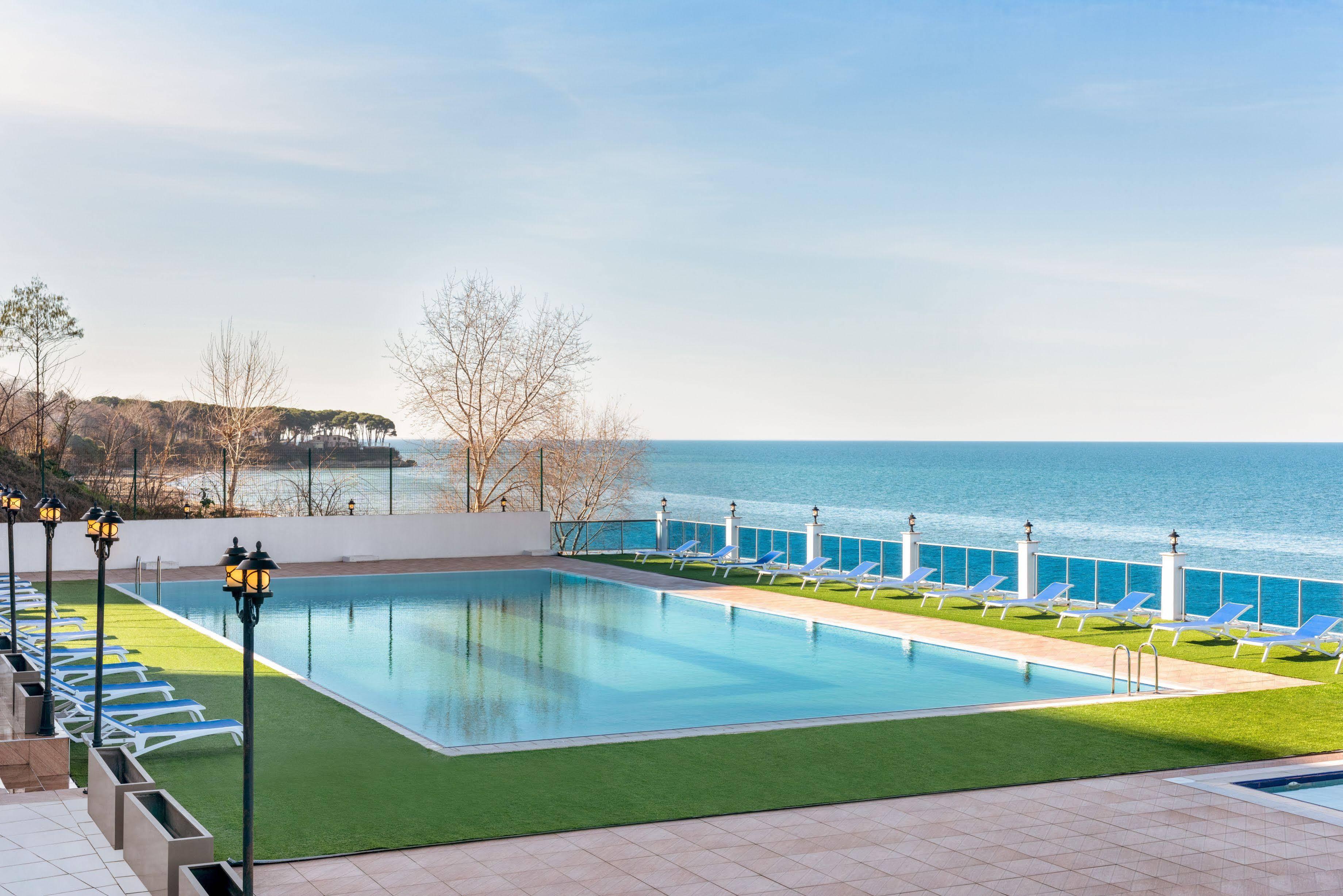 Ramada Resort By Wyndham Unye Eksteriør bilde