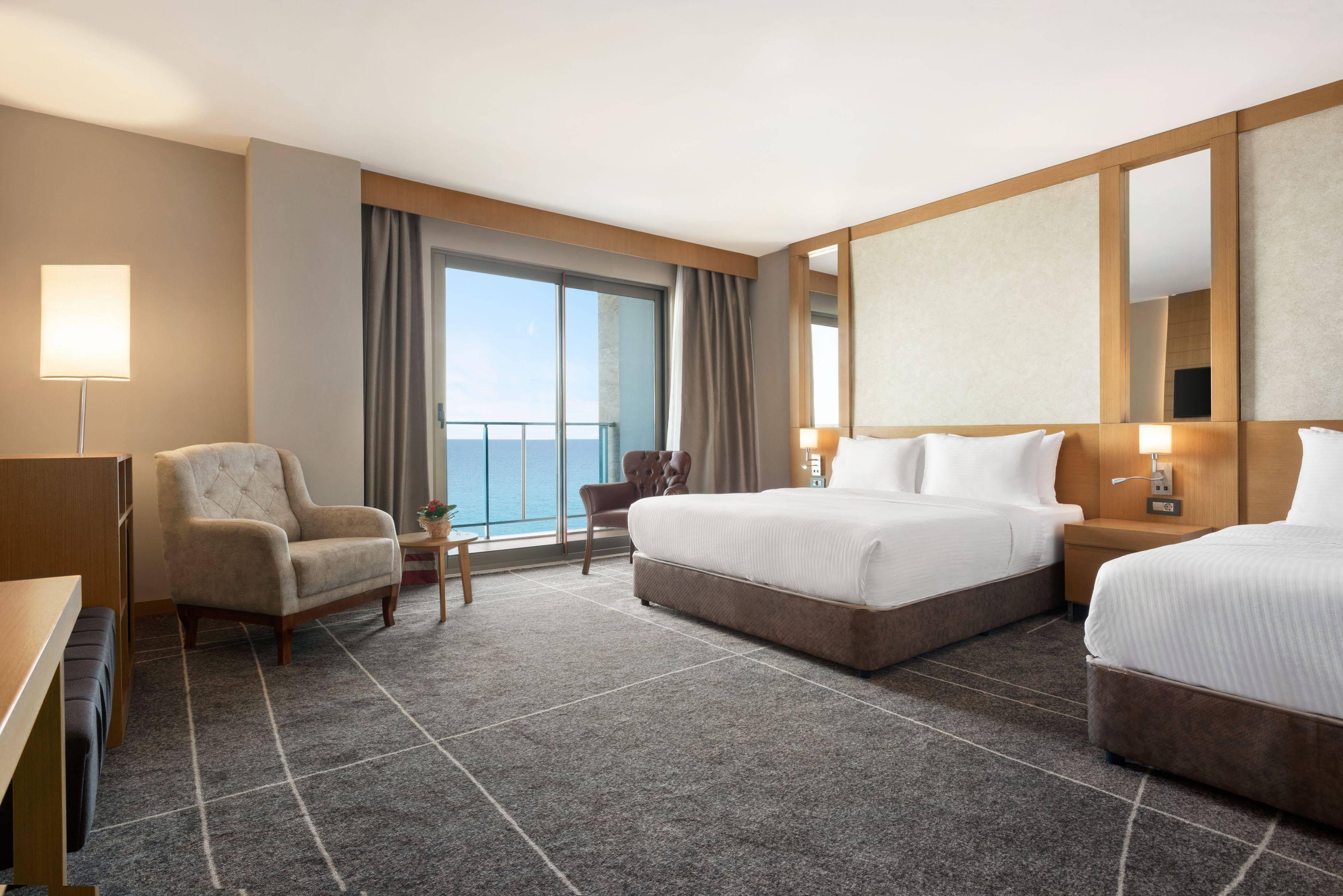 Ramada Resort By Wyndham Unye Eksteriør bilde