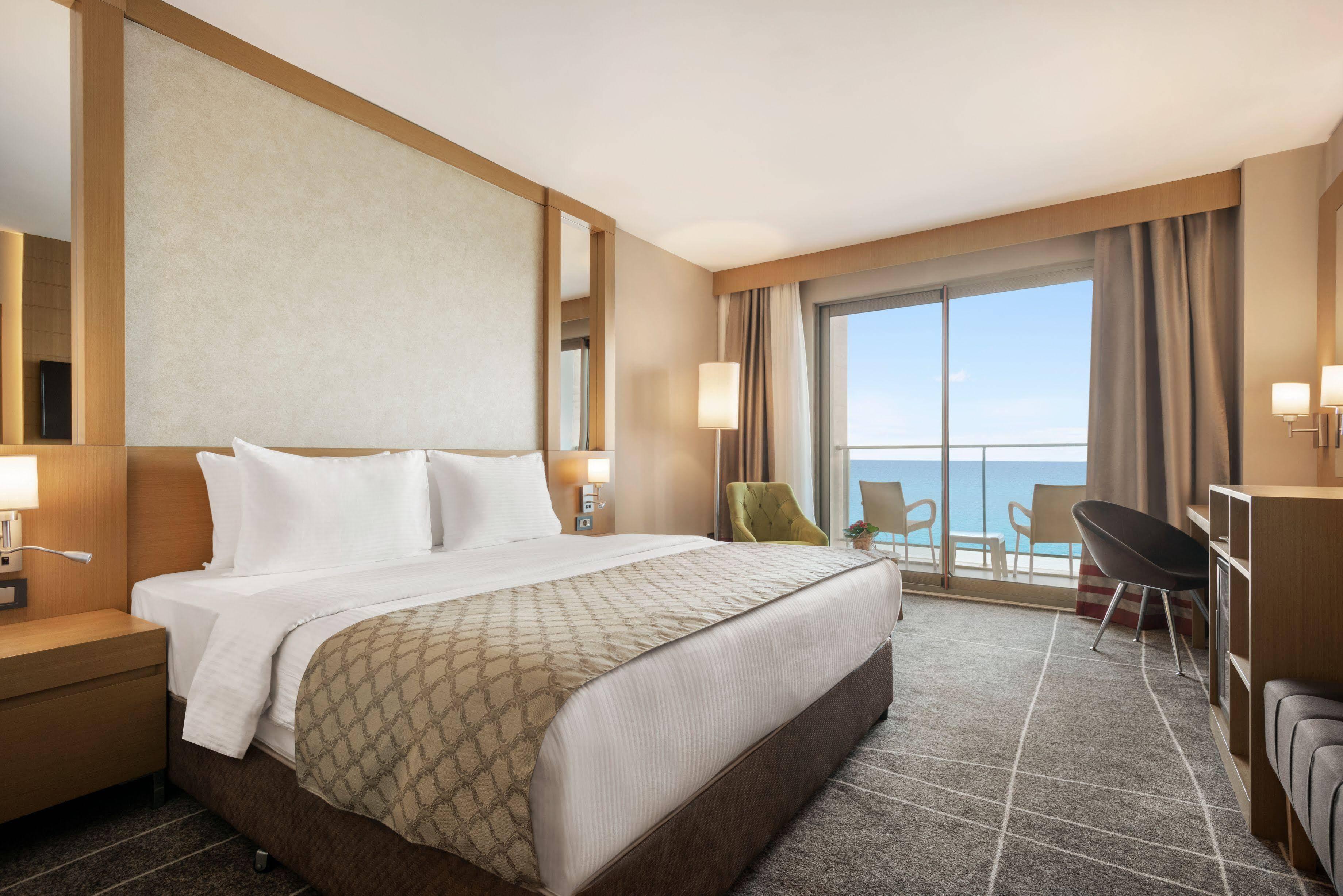 Ramada Resort By Wyndham Unye Eksteriør bilde
