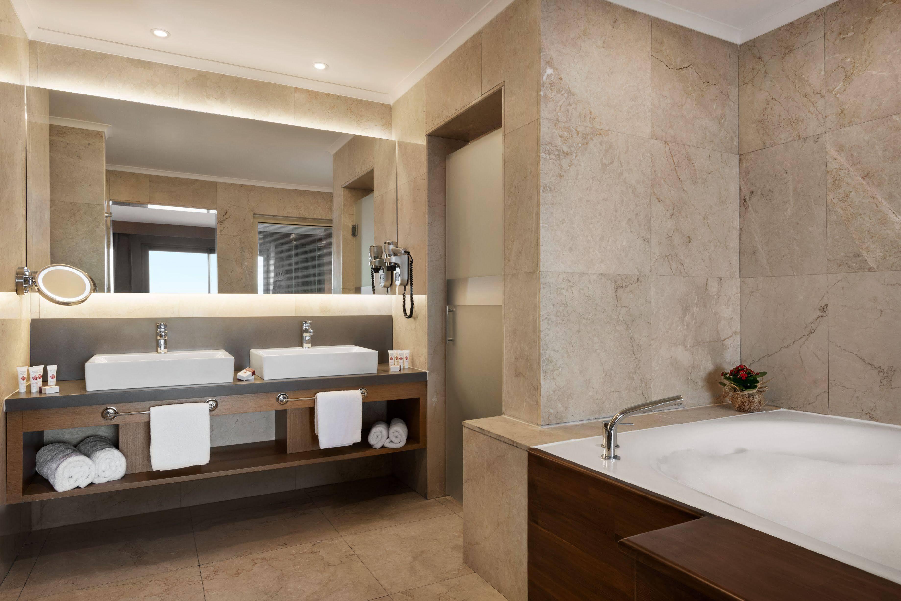 Ramada Resort By Wyndham Unye Eksteriør bilde