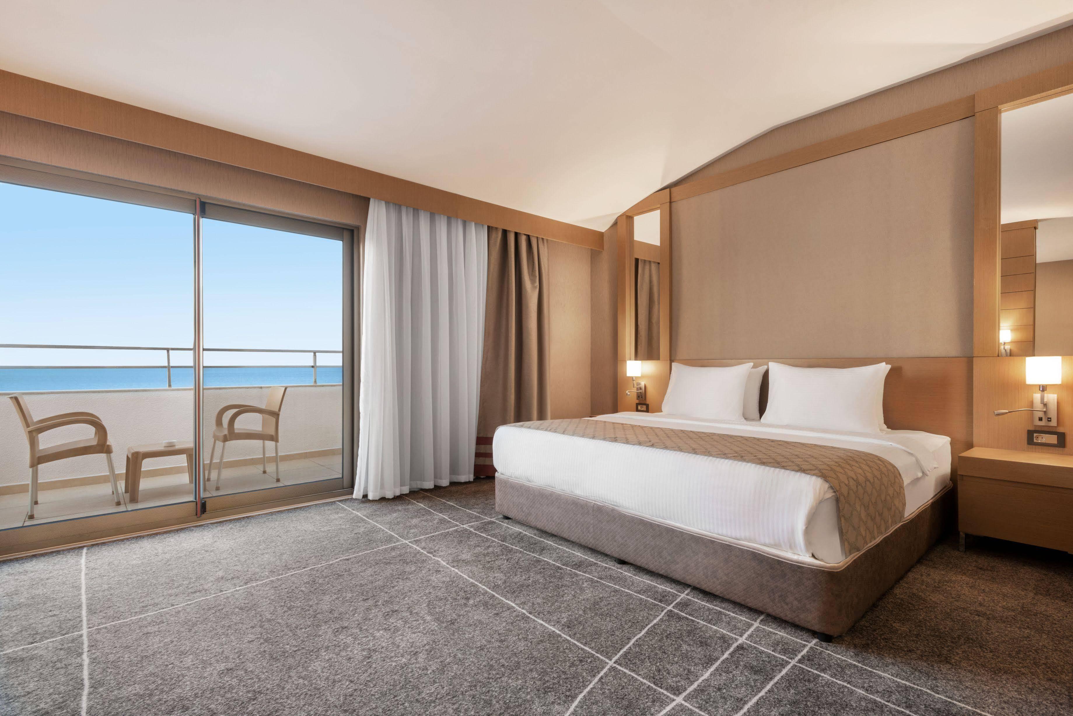 Ramada Resort By Wyndham Unye Eksteriør bilde