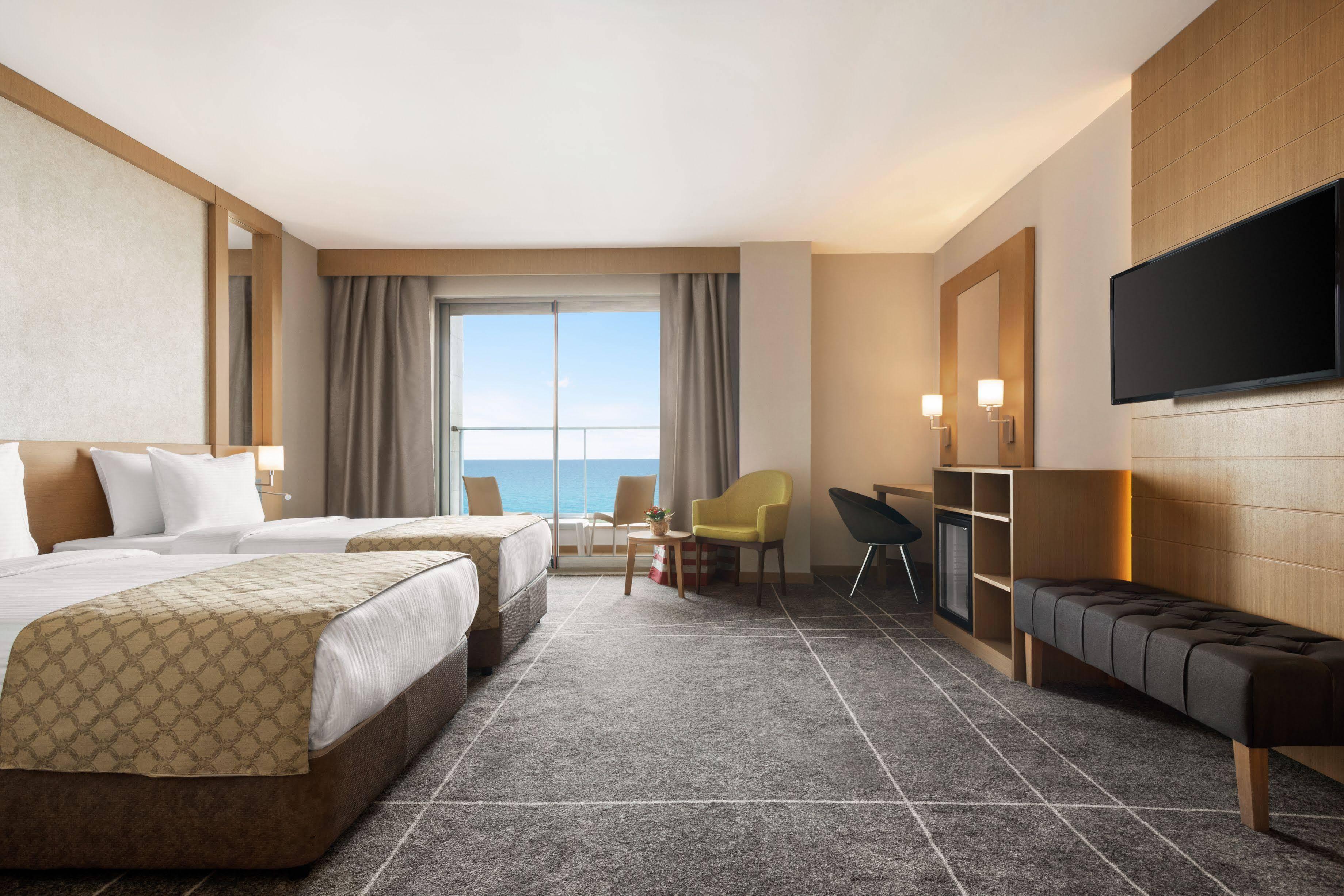 Ramada Resort By Wyndham Unye Eksteriør bilde