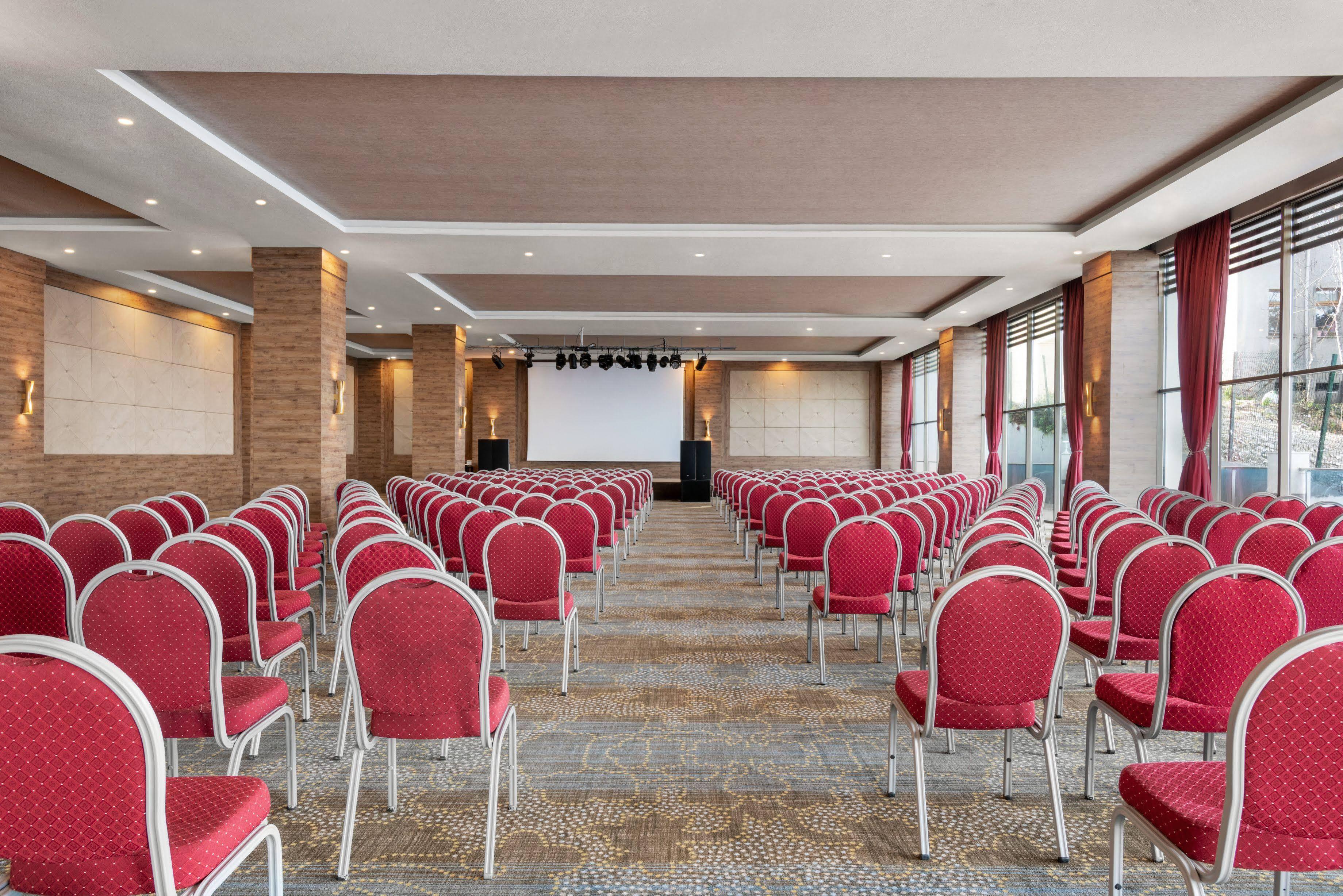 Ramada Resort By Wyndham Unye Eksteriør bilde