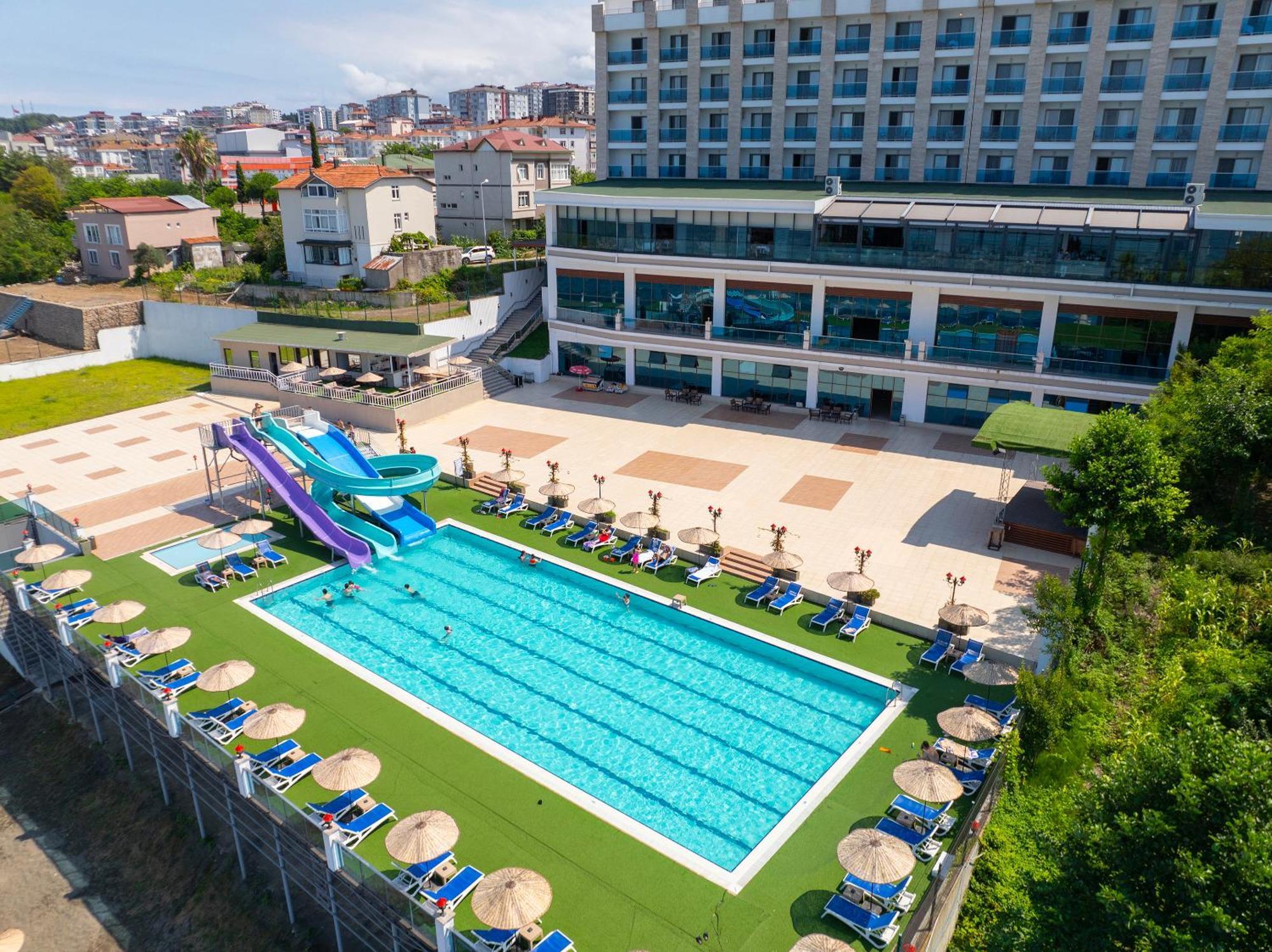 Ramada Resort By Wyndham Unye Eksteriør bilde